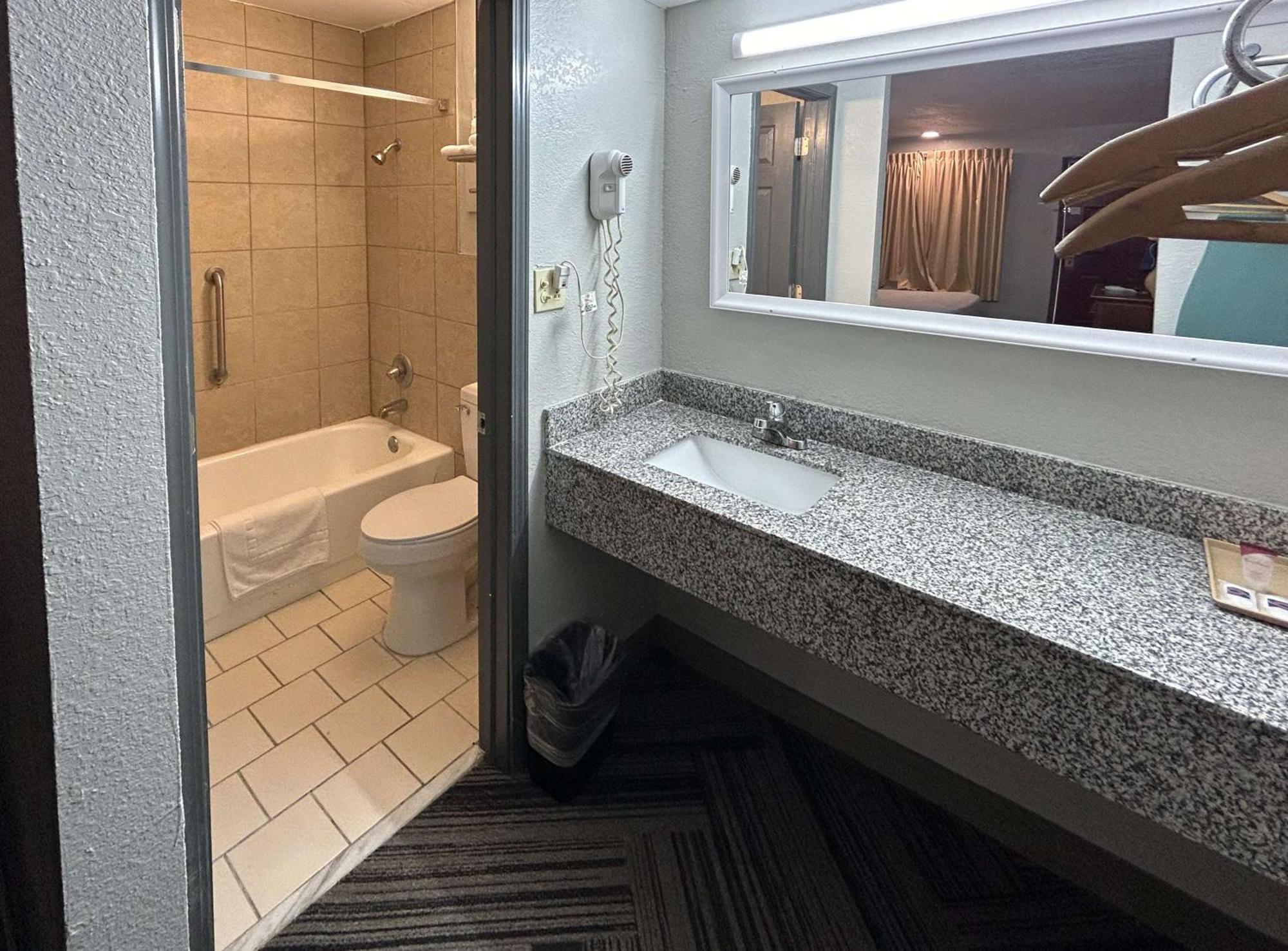 Motel 6 Ada Ok Εξωτερικό φωτογραφία